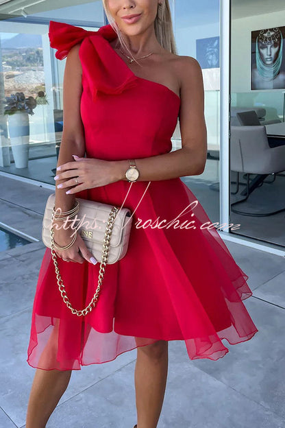 Well Tailored Dress with a Graceful Silhouette