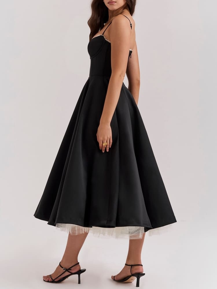 Well Tailored Dress with a Graceful Silhouette