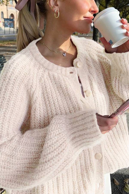 Well Tailored Cardigan with a Graceful Silhouette