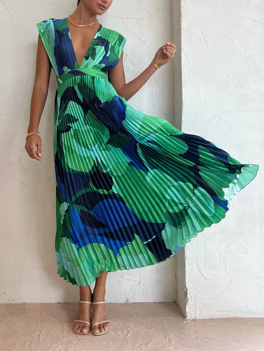 Sophisticated Dress with a Clean Classic Look