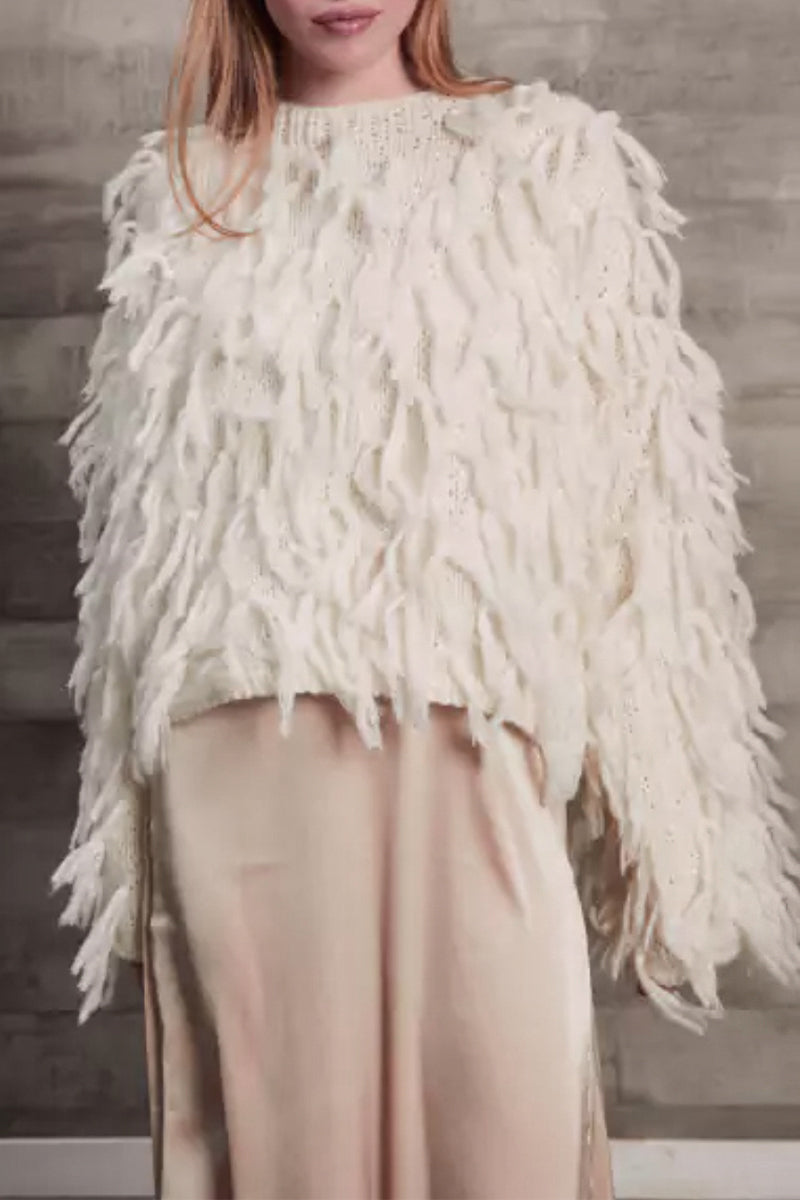 Well Tailored Sweater with a Graceful Silhouette