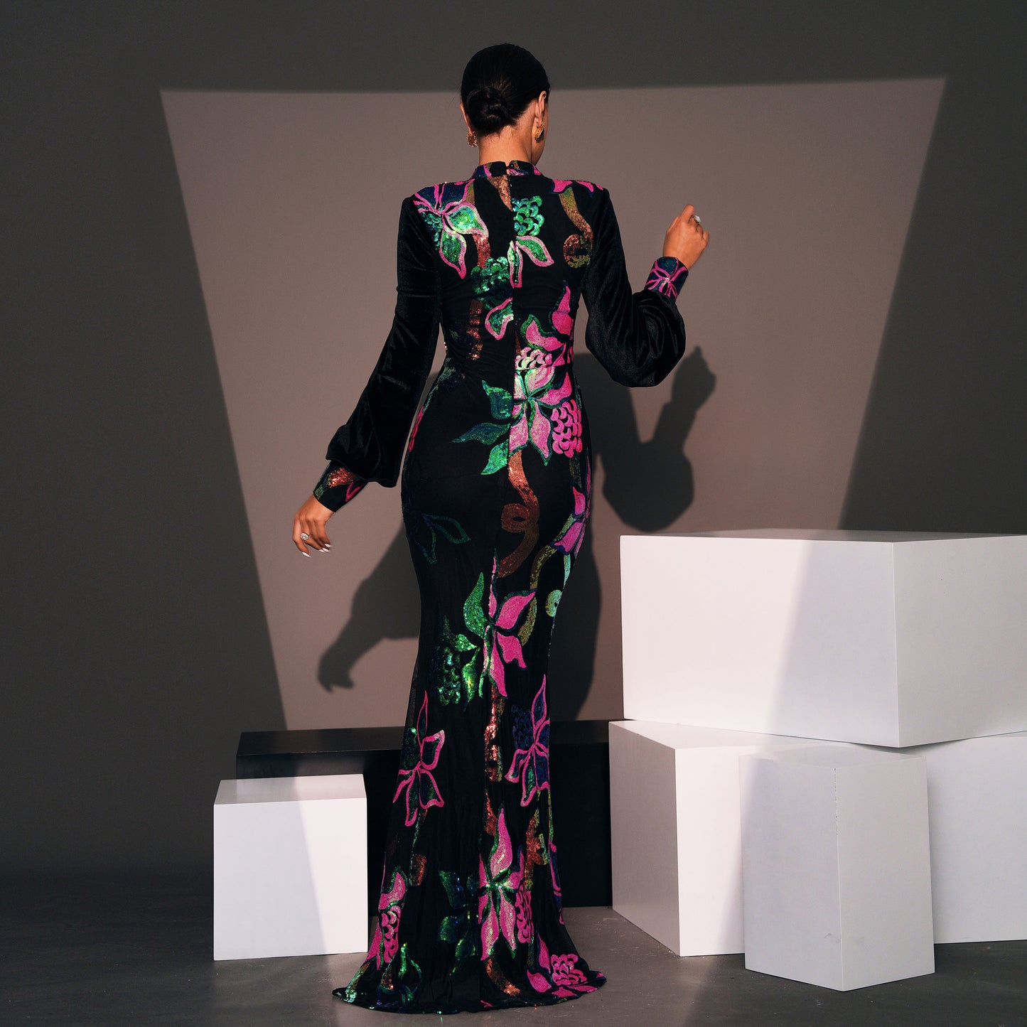 Well Tailored Dress with a Graceful Silhouette