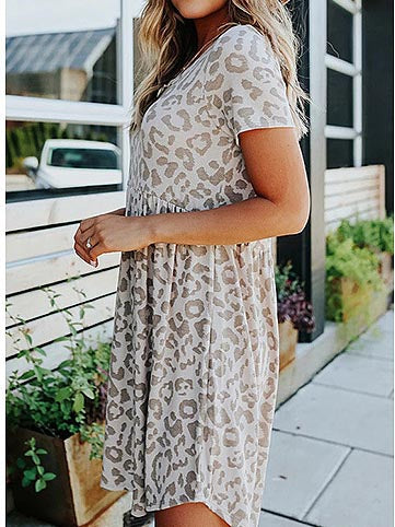 Classic Vintage Dress with a Flattering Fit