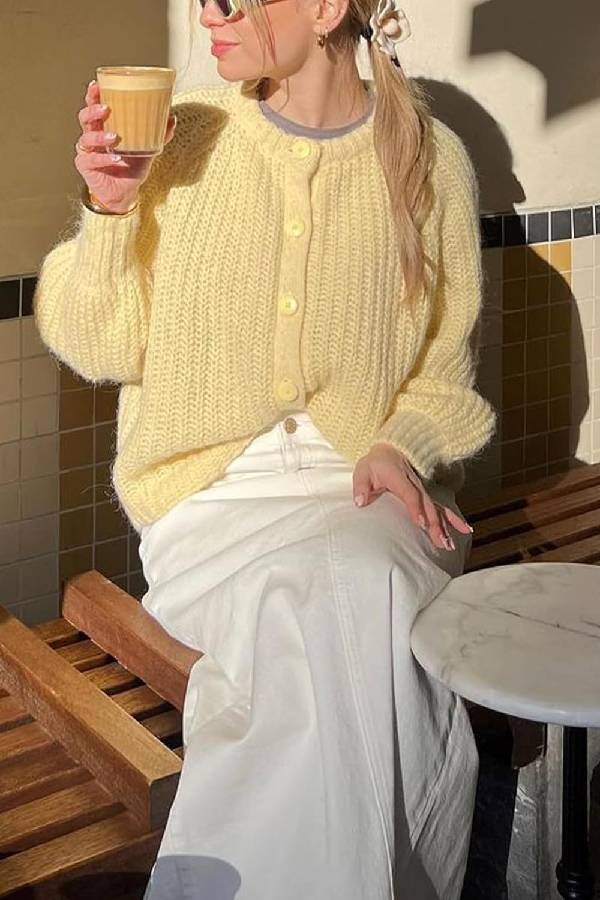 Well Tailored Cardigan with a Graceful Silhouette