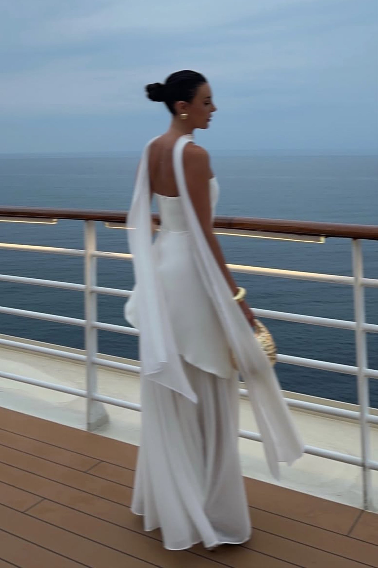 Well Tailored Dress with a Graceful Silhouette