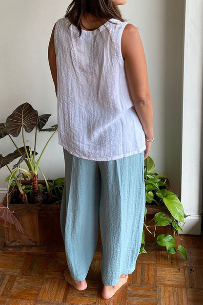 Effortlessly Elegant Pants with a Timeless Design