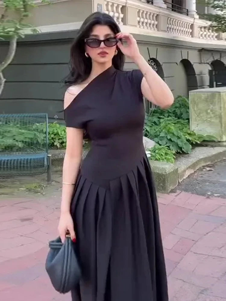 Gracefully Styled Dress for Any Occasion