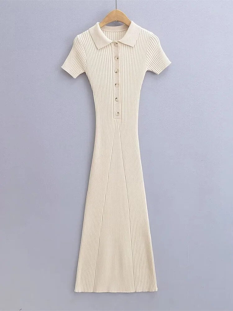 Beautifully Finished Dress in a Timeless Design