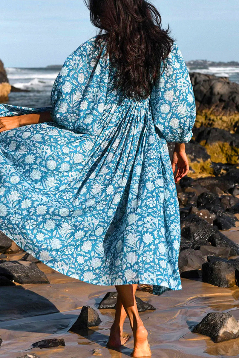 Classic Vintage Dress with a Flattering Fit