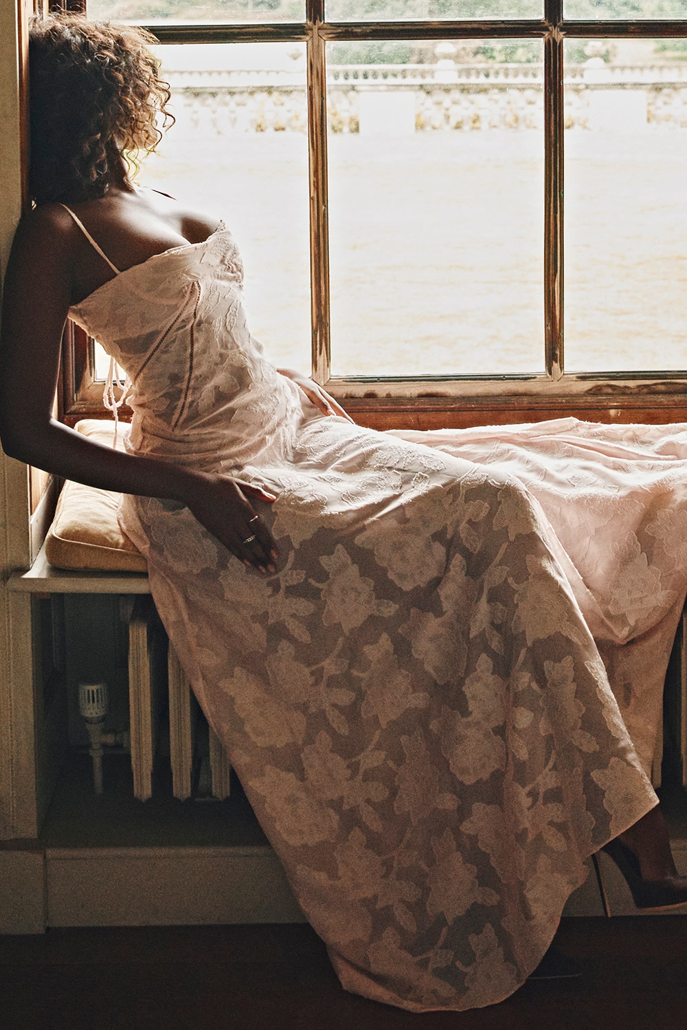 Beautifully Finished Dress in a Timeless Design