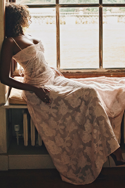 Beautifully Finished Dress in a Timeless Design