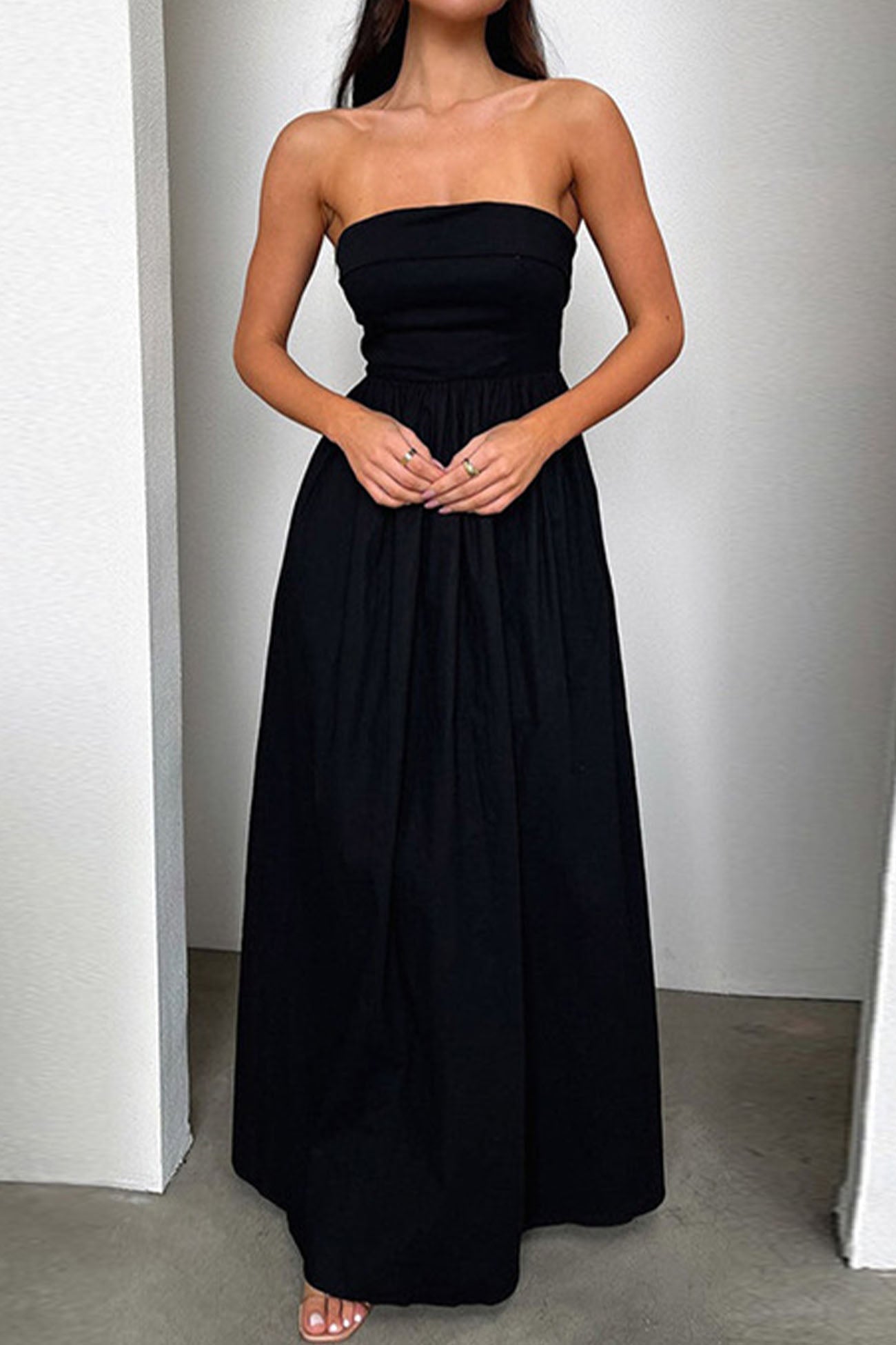 Beautifully Finished Dress in a Timeless Design