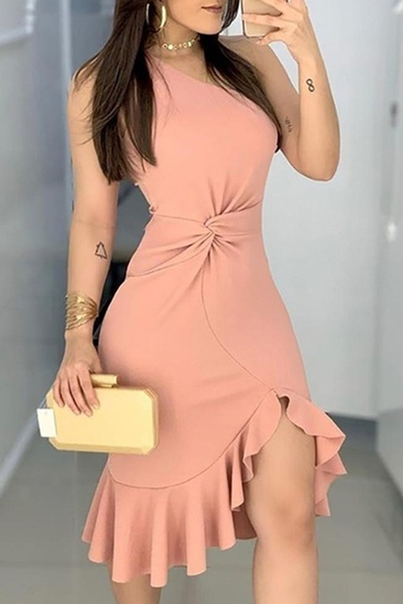 Beautifully Finished Dress in a Timeless Design