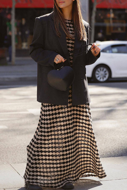 Effortlessly Elegant Dress with a Timeless Design