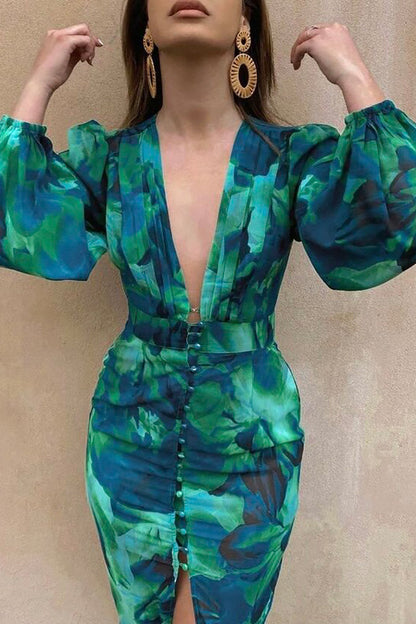 Beautifully Finished Dress in a Timeless Design