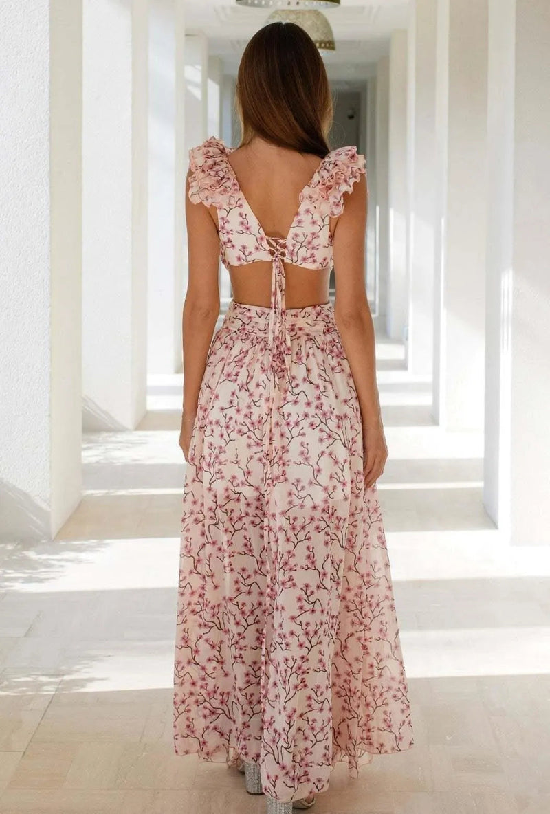 Gracefully Styled Dress for Any Occasion