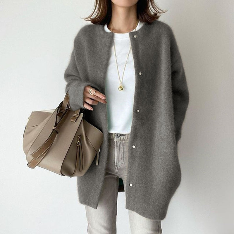 Effortlessly Elegant Jacket with a Timeless Design