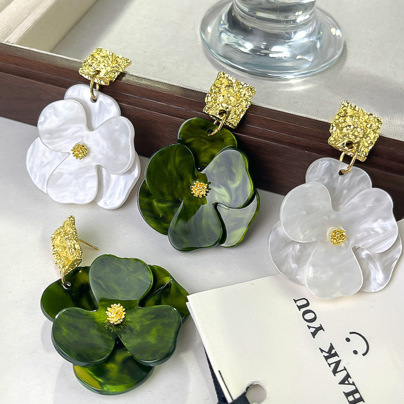 Romantic Silver Earring for Special Moments
