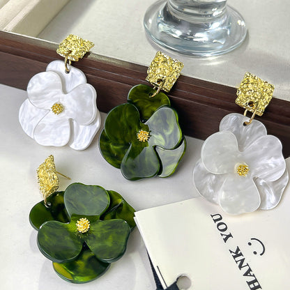Romantic Silver Earring for Special Moments
