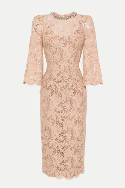 Well Tailored Dress with a Graceful Silhouette