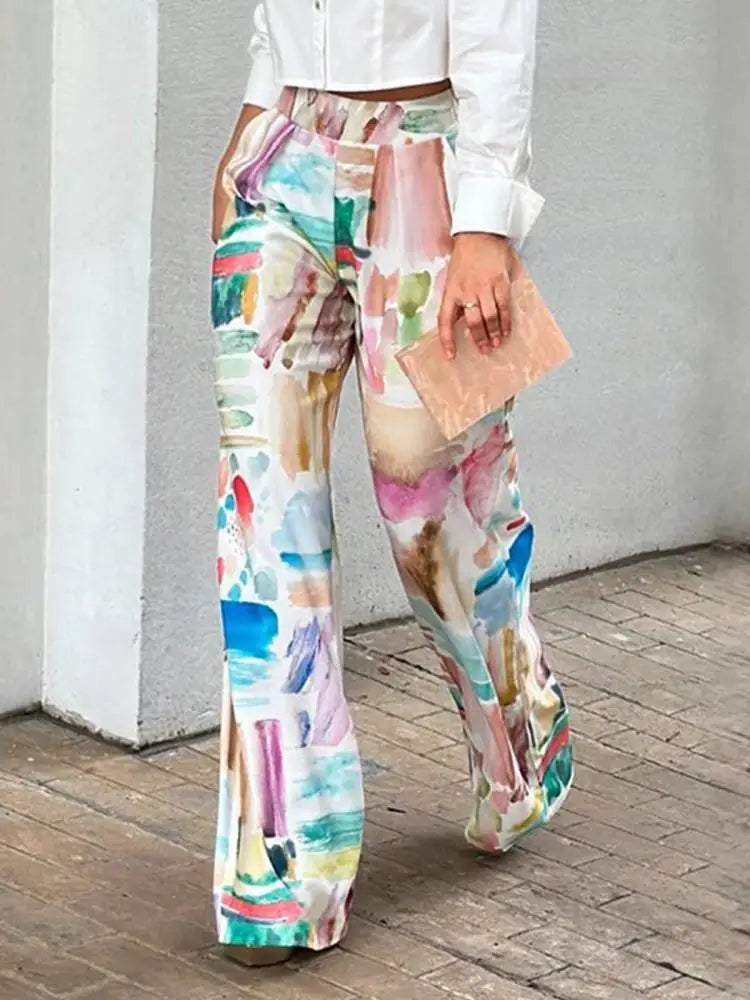 Effortlessly Elegant Pants with a Timeless Design