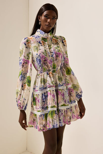 Classic Vintage Dress with a Flattering Fit