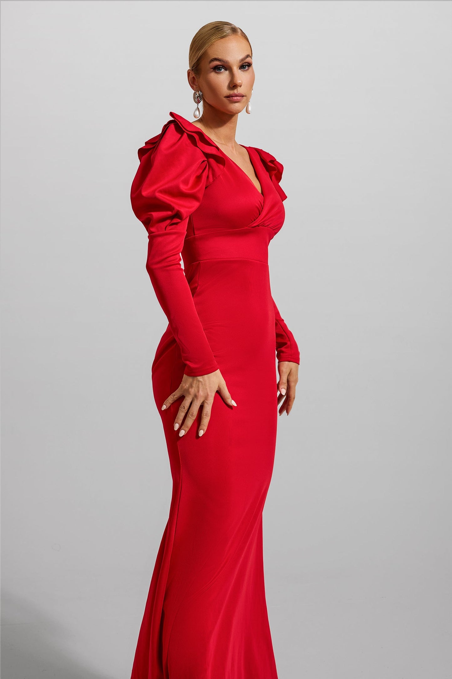 Beautifully Finished Dress in a Timeless Design