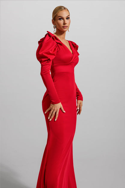 Beautifully Finished Dress in a Timeless Design