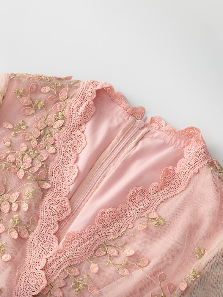 Beautifully Finished Dress in a Timeless Design