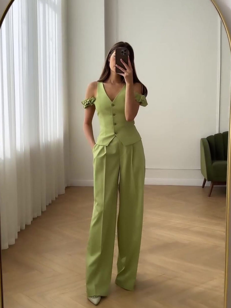 Beautifully Finished Pants in a Timeless Design