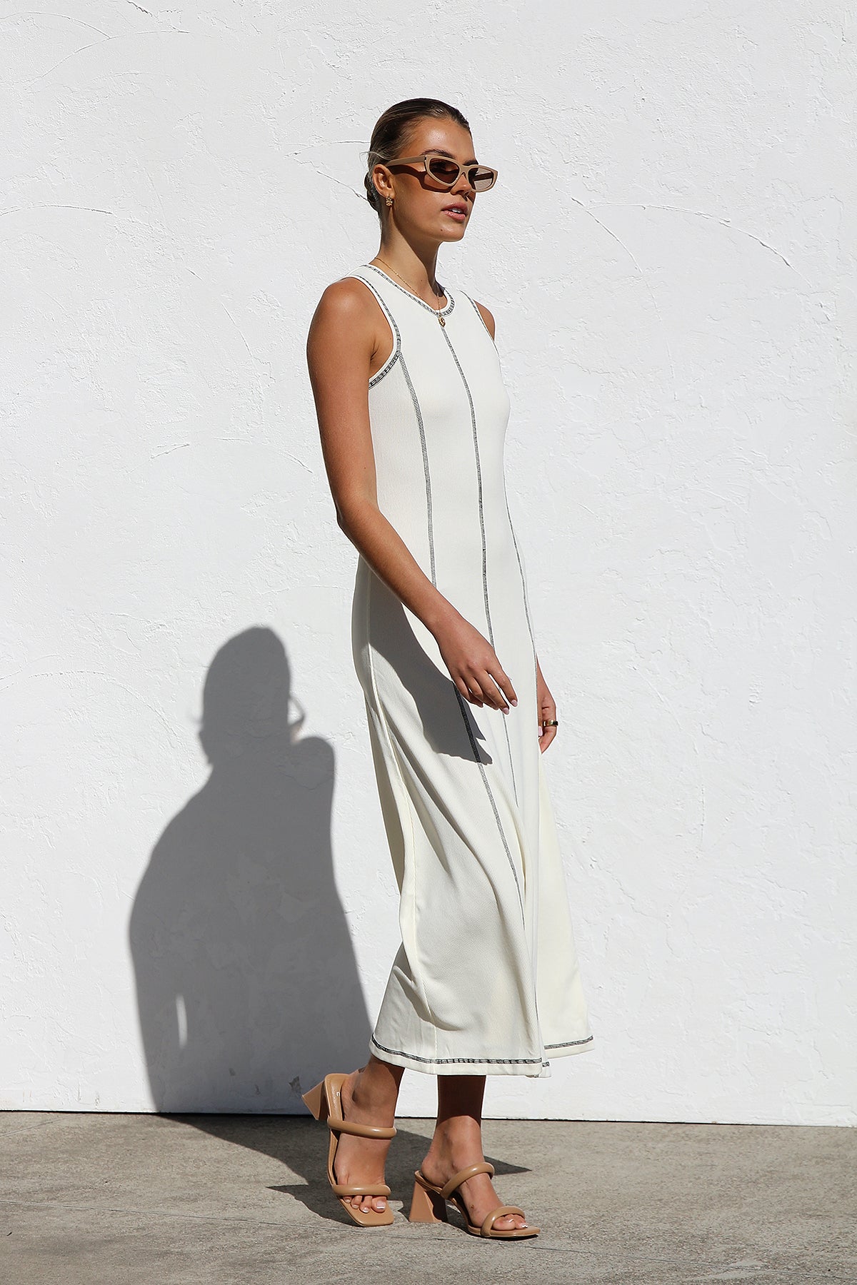 Beautifully Finished Dress in a Timeless Design