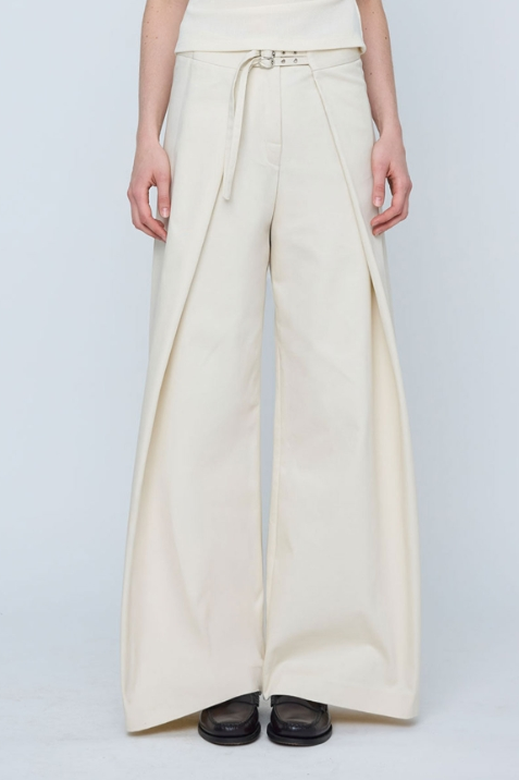 Elegantly Styled Pants for Everyday Wear