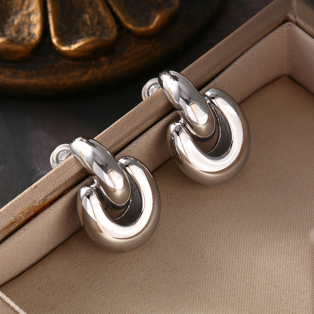 Romantic Gold Earring for Special Moments