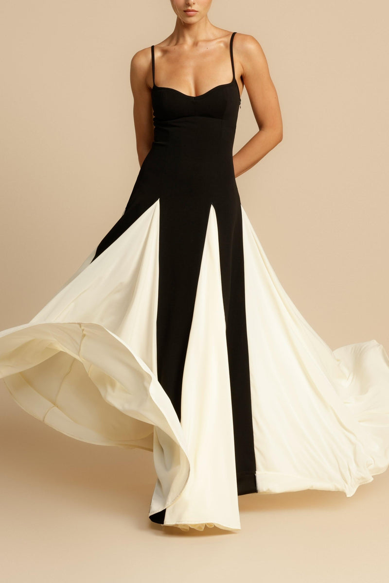 Well Tailored Dress with a Graceful Silhouette