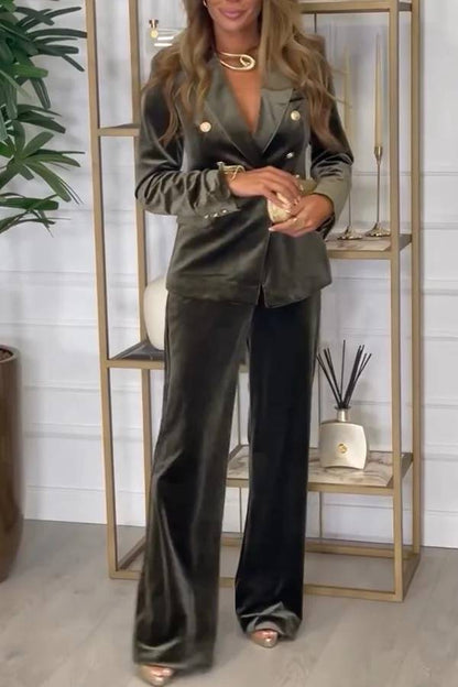 Classic Vintage Pants with a Flattering Fit