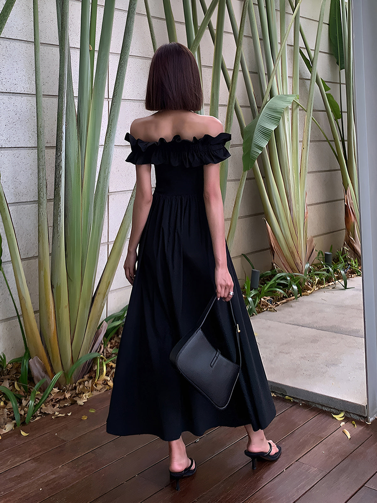Beautifully Finished Dress in a Timeless Design