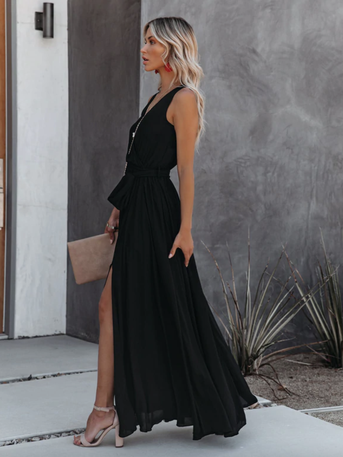 Gracefully Styled Dress for Any Occasion