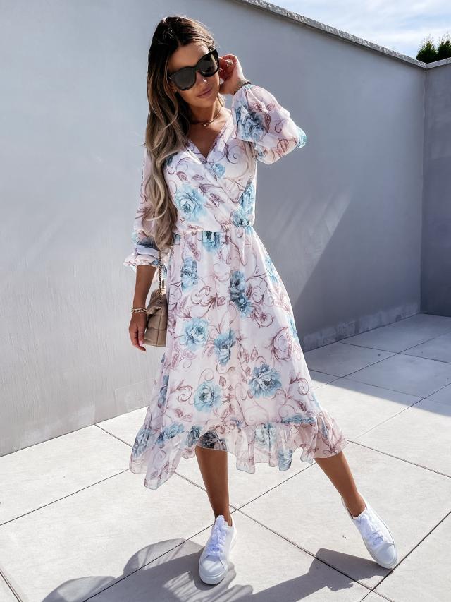 Effortlessly Elegant Dress with a Timeless Design