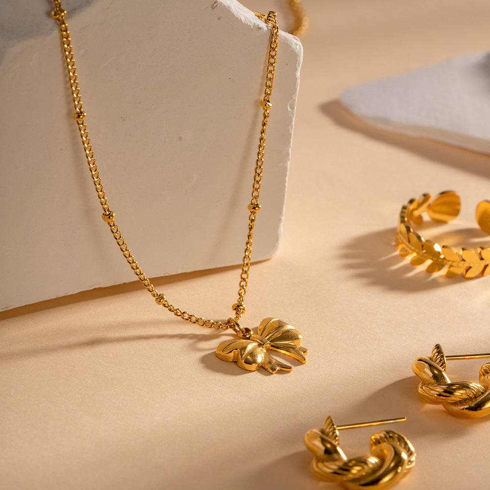 Romantic Gold Necklace for Special Moments