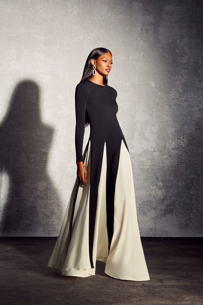 Beautifully Finished Dress in a Timeless Design