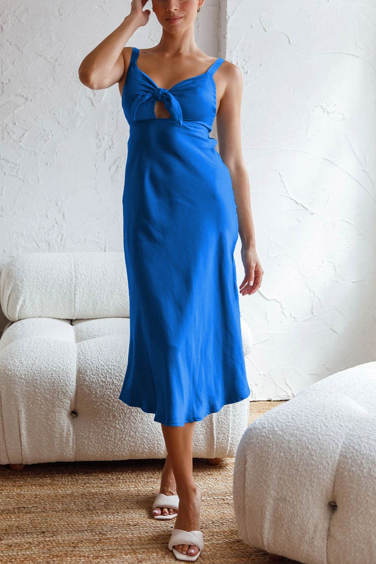 Beautifully Finished Dress in a Timeless Design
