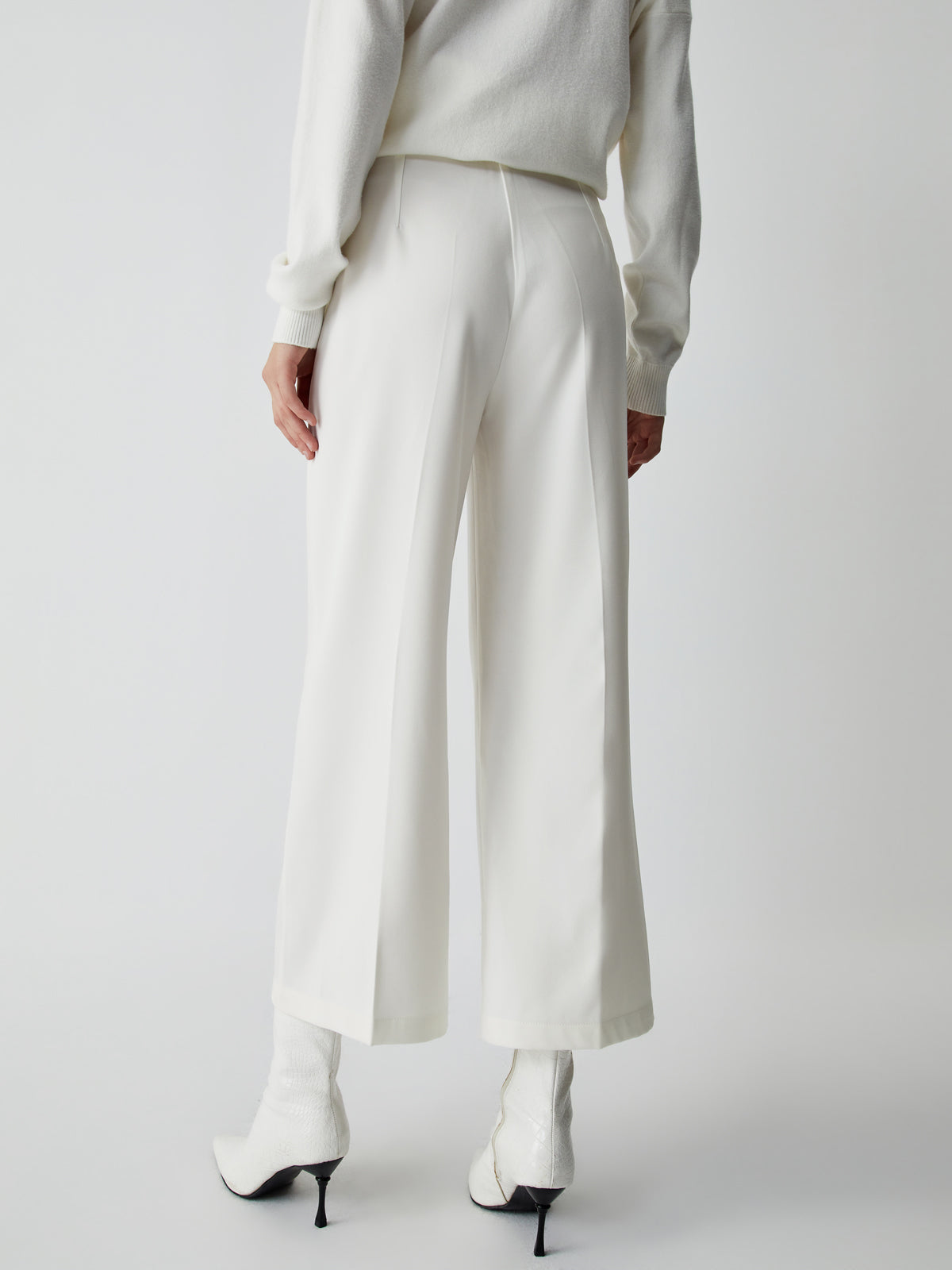 Polished Pants with an Effortless Classic Look
