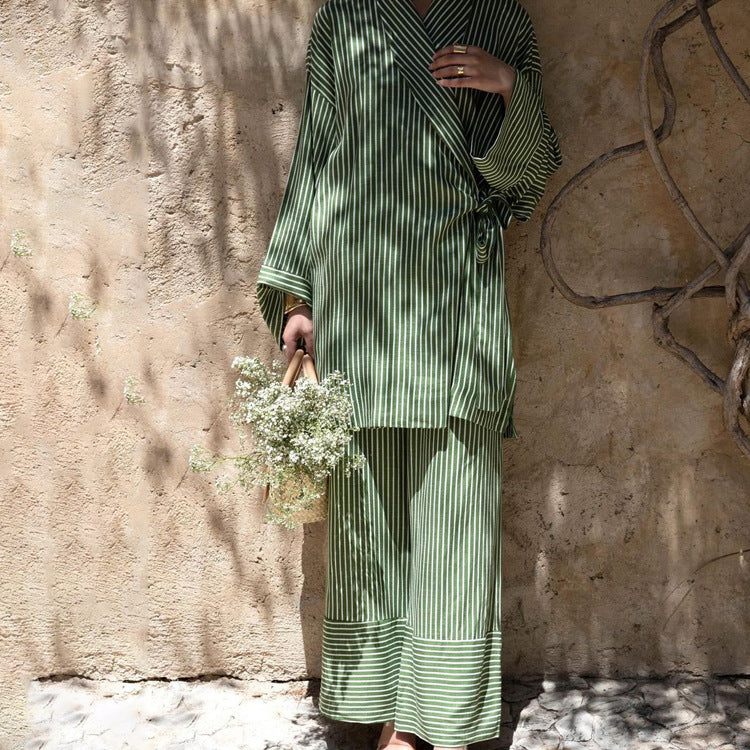 Well Tailored Pants with a Graceful Silhouette