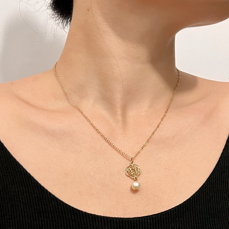 Classic Pearl Necklace with Timeless Appeal