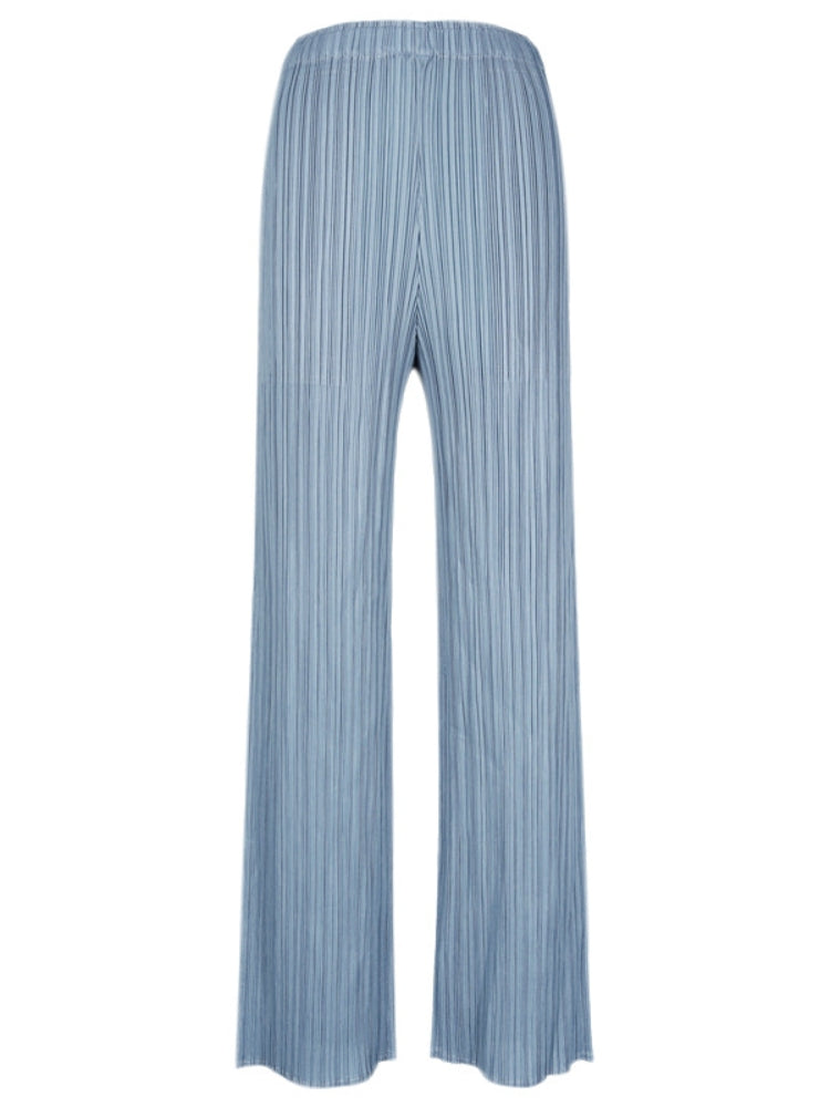 Well Tailored Pants with a Graceful Silhouette