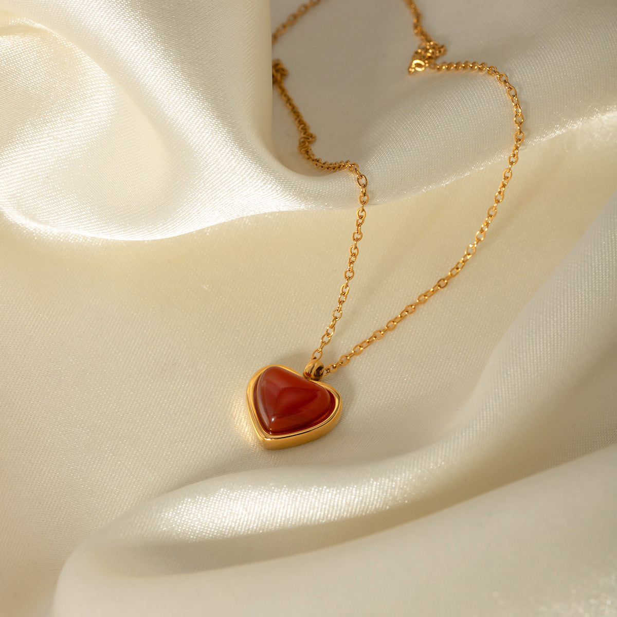 Classic Gold Necklace with Timeless Appeal