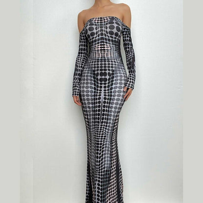 Well Tailored Dress with a Graceful Silhouette