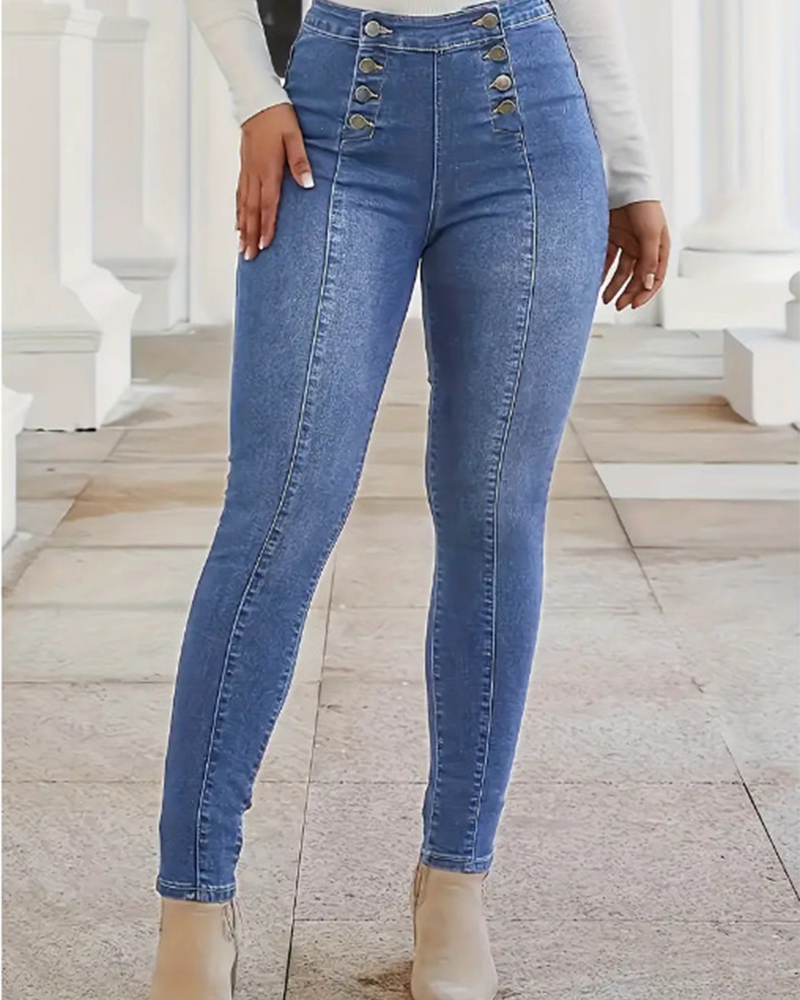 Sophisticated Garment with a Clean Classic Look
