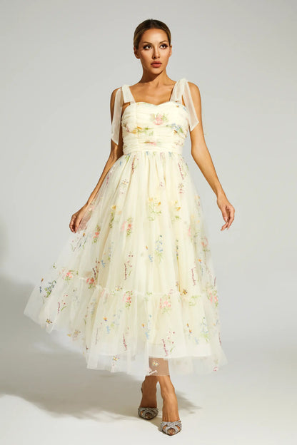 Effortlessly Elegant Dress with a Timeless Design