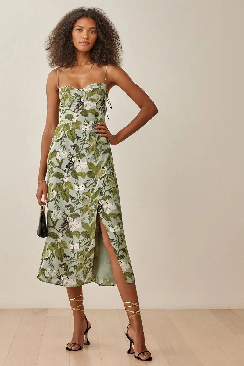 Well Tailored Dress with a Graceful Silhouette